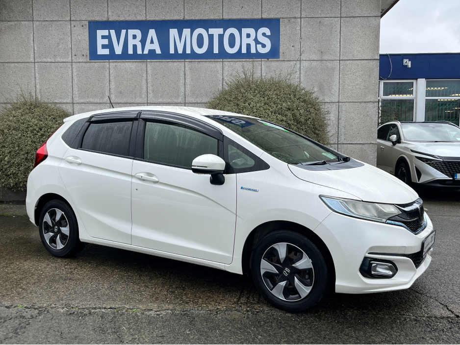 2017 Honda Fit SENSING L AUTOMATIC 1.5 HYBRID //HALF LEATHER SEATS//KEYLESS ENTRY//ADAPTIVE CRUISE CONTROL//REVERSE CAMERA// €12,950