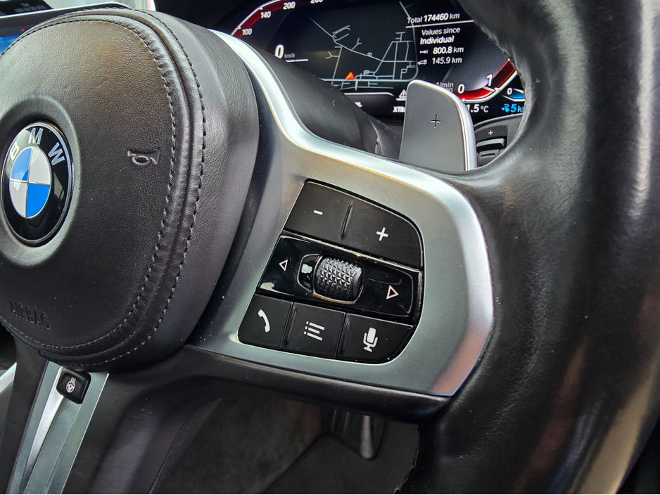 2021 BMW 3 Series - image 22