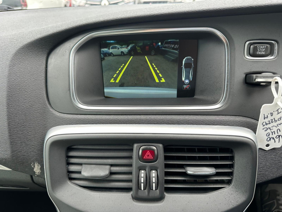 2015 Volvo V40 Cross Country - image 19