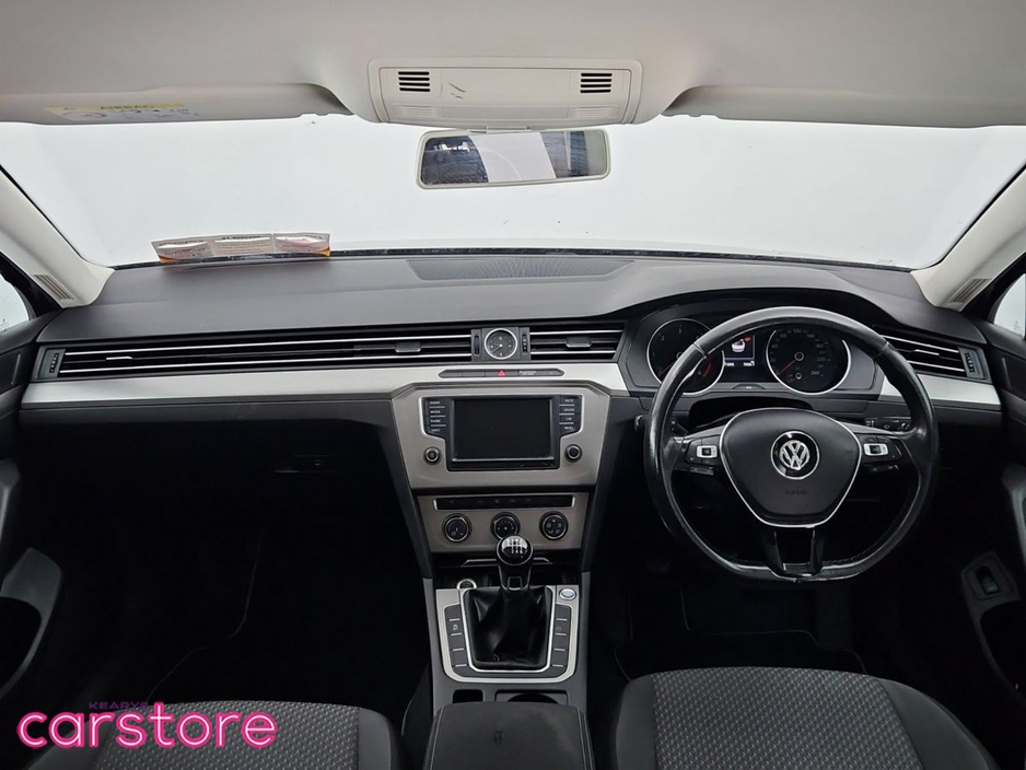 2017 Volkswagen Passat - image 11