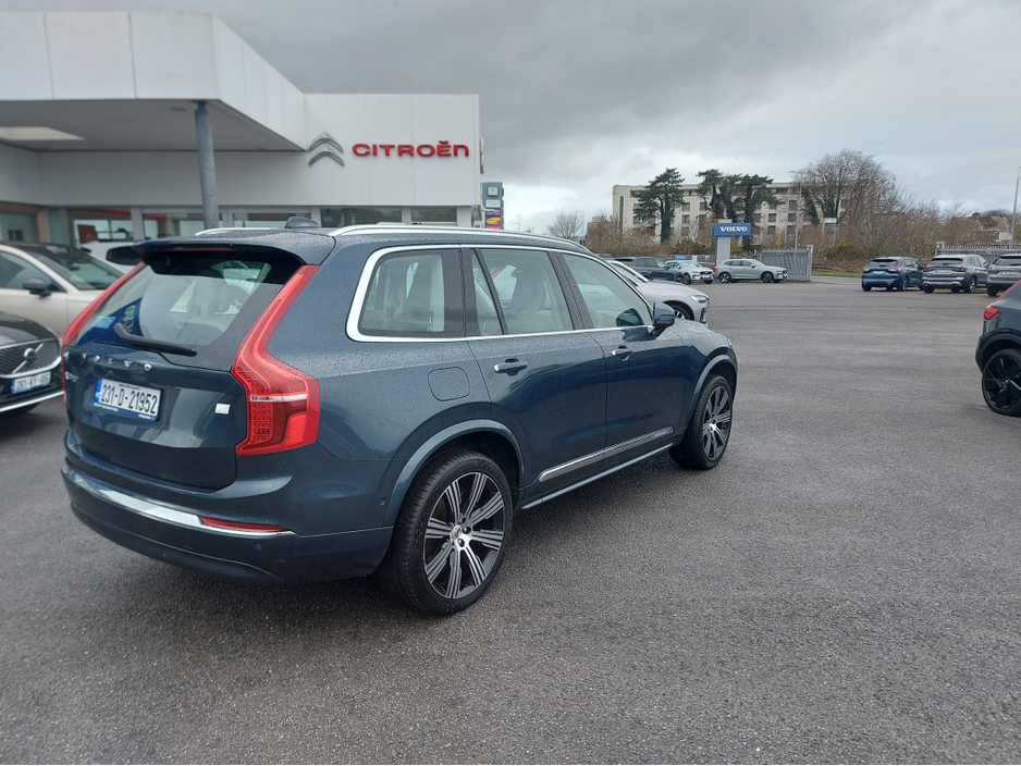 2023 Volvo XC90 - image 3
