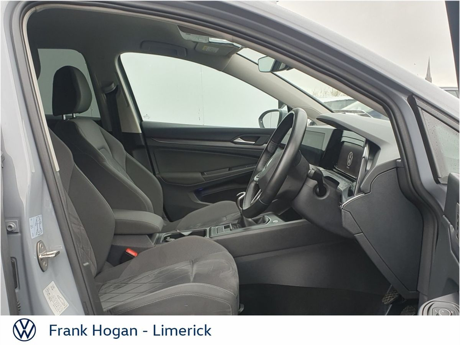 2021 Volkswagen Golf - image 8