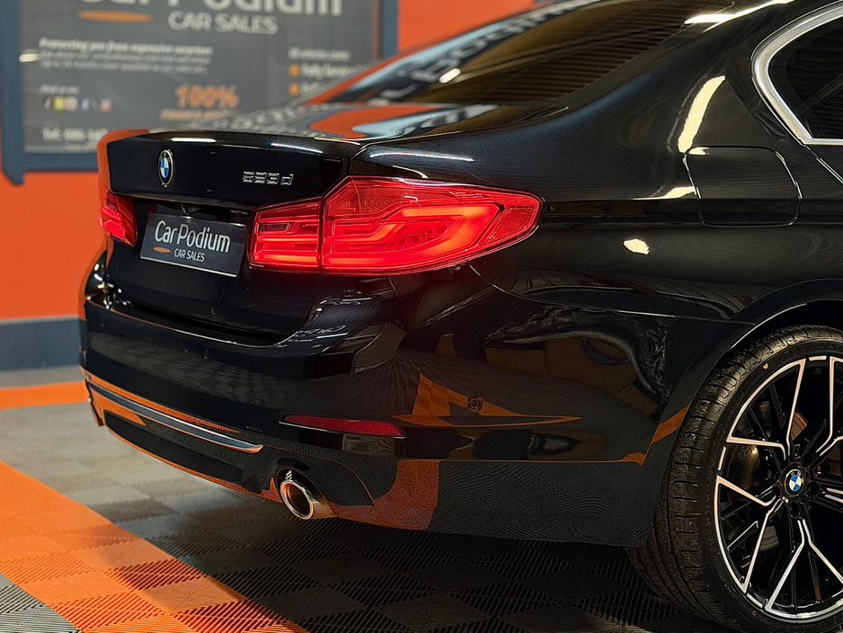 2017 BMW 5 Series - image 18