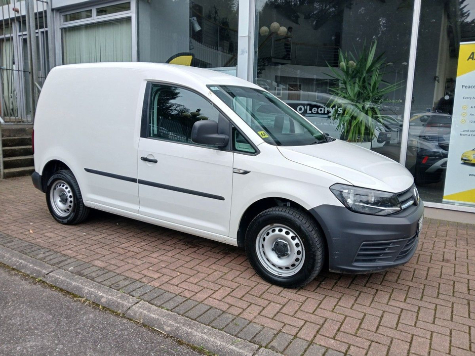 2019 Volkswagen Caddy - image 3