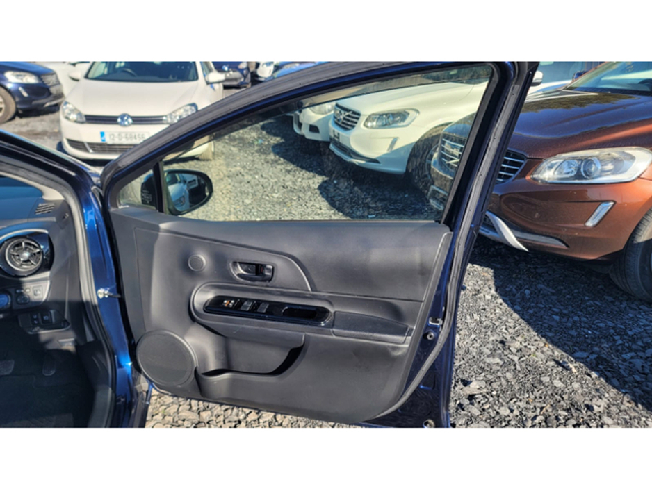 2019 Toyota Aqua - image 9