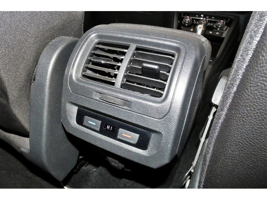 2018 Volkswagen Touran - image 24
