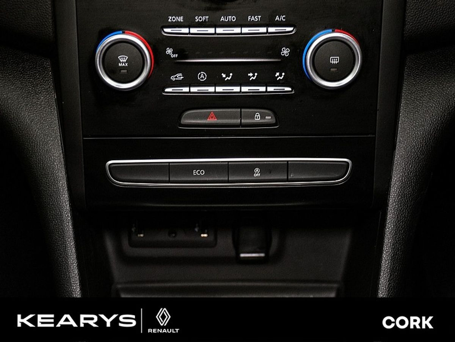 2020 Renault Megane - image 17