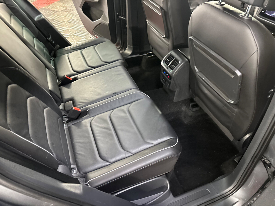 2020 Volkswagen Tiguan - image 12