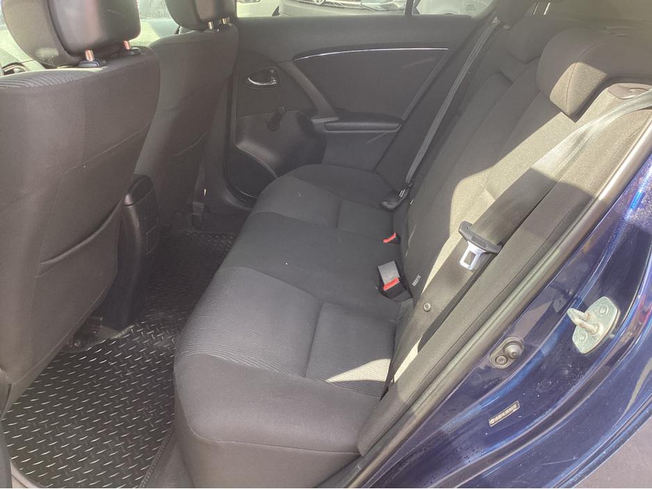 2010 Toyota Avensis - image 15