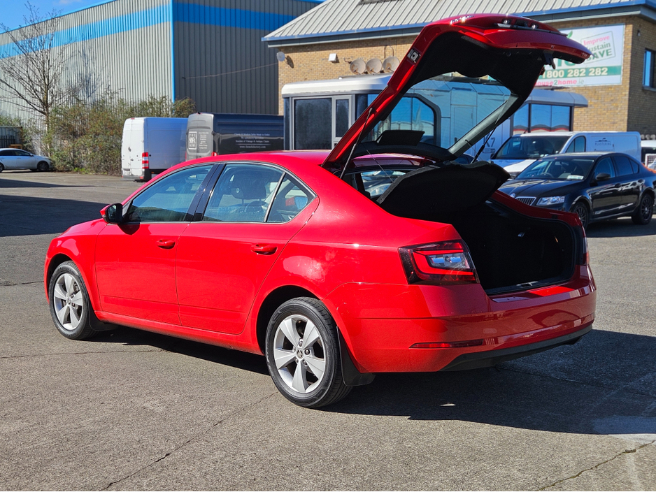 2019 Skoda Octavia - image 2