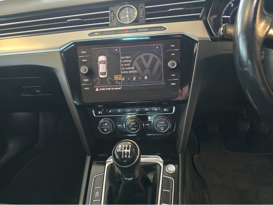 2019 Volkswagen Passat - image 14