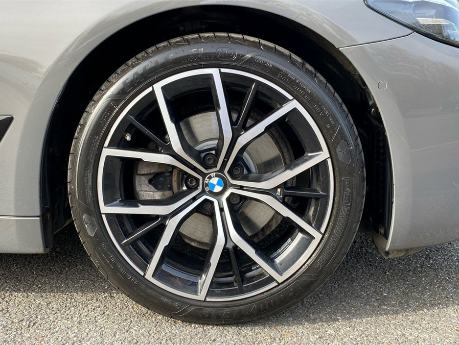 2022 BMW 5 Series - image 14