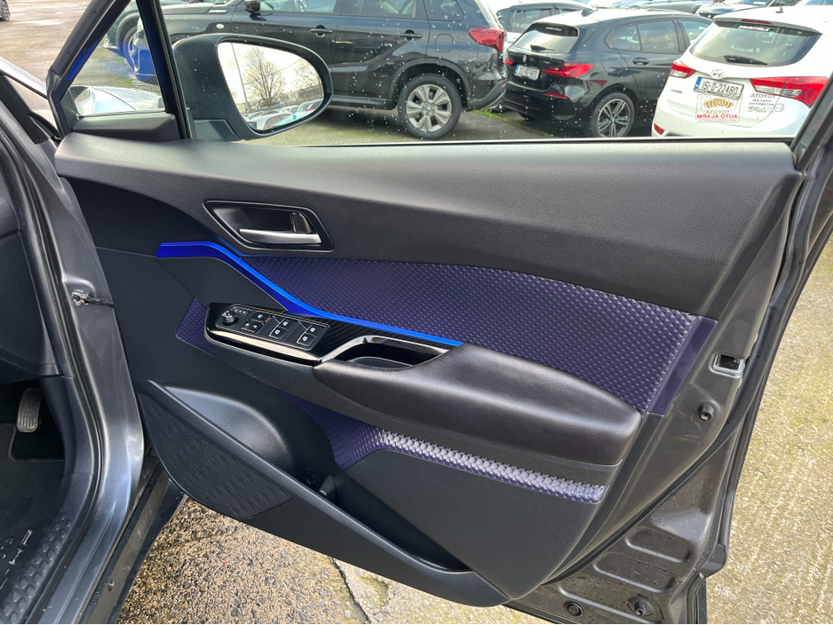 2018 Toyota C-HR DYNAMIC AUTOMATIC HYBRID 1.8 PETROL //MASSIVE SPEC//JBL SOUND SYSTEM//SAT NAV//FULL LEATHER HEATED SEATS//REVERSE CAMERA// €18,950