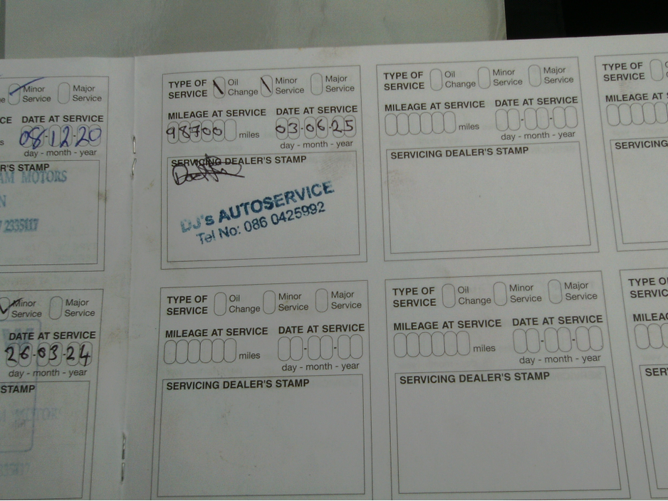 2015 Nissan Pulsar - image 27