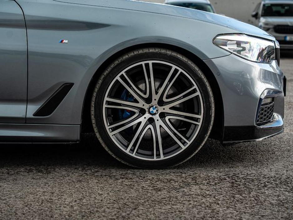 2019 BMW 5 Series - image 4