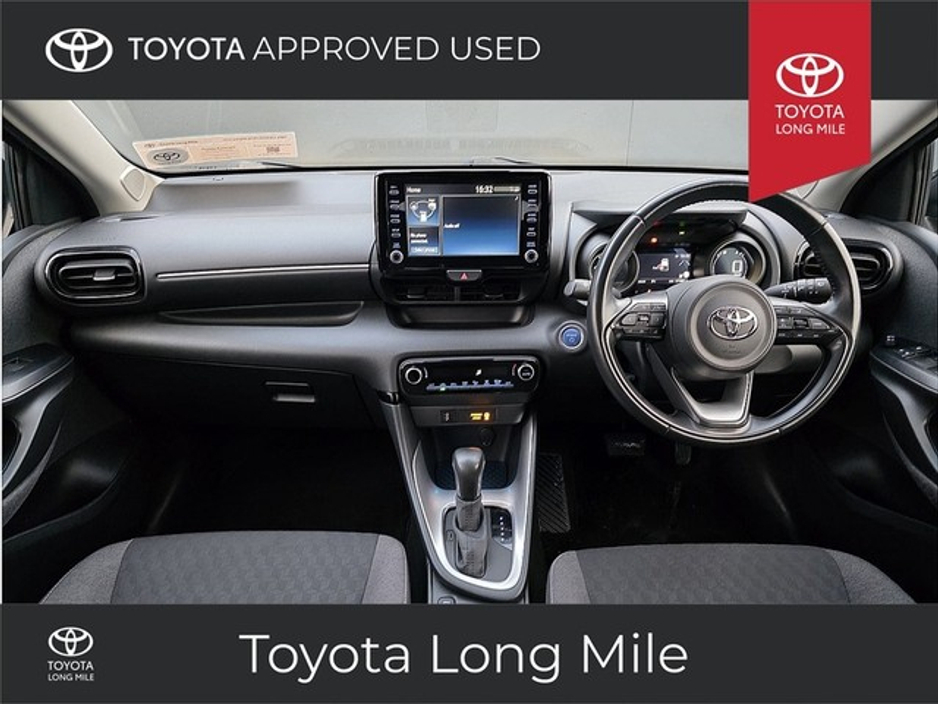 2022 Toyota Yaris - image 8