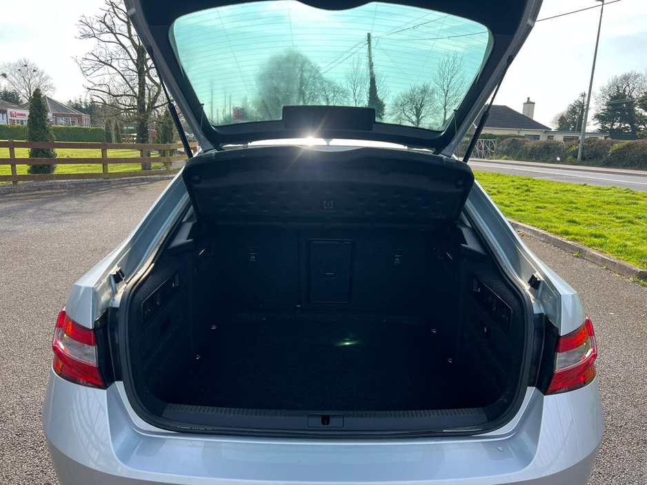 2024 Skoda Superb - image 5