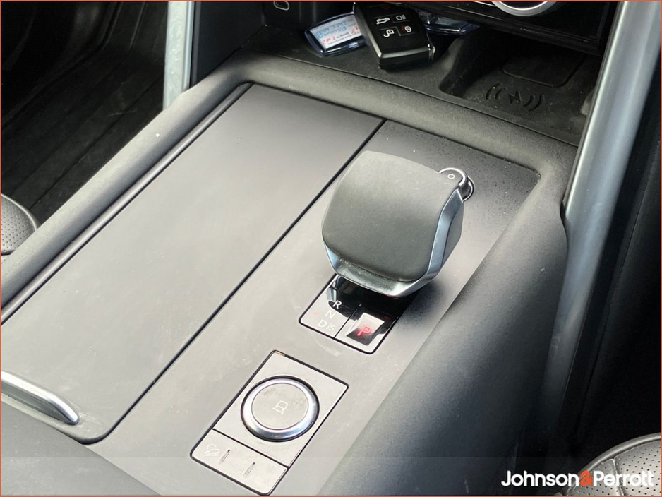 2024 Land Rover Discovery - image 20