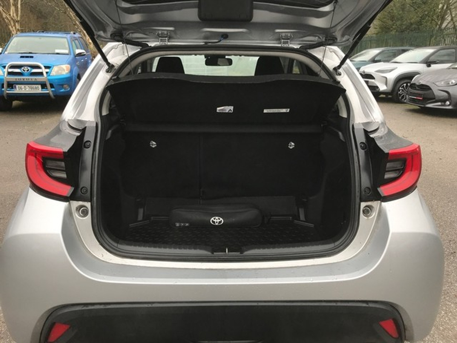 2023 Toyota Yaris 1.5 HYBRID L/SPORT - GRANDONS €23,995