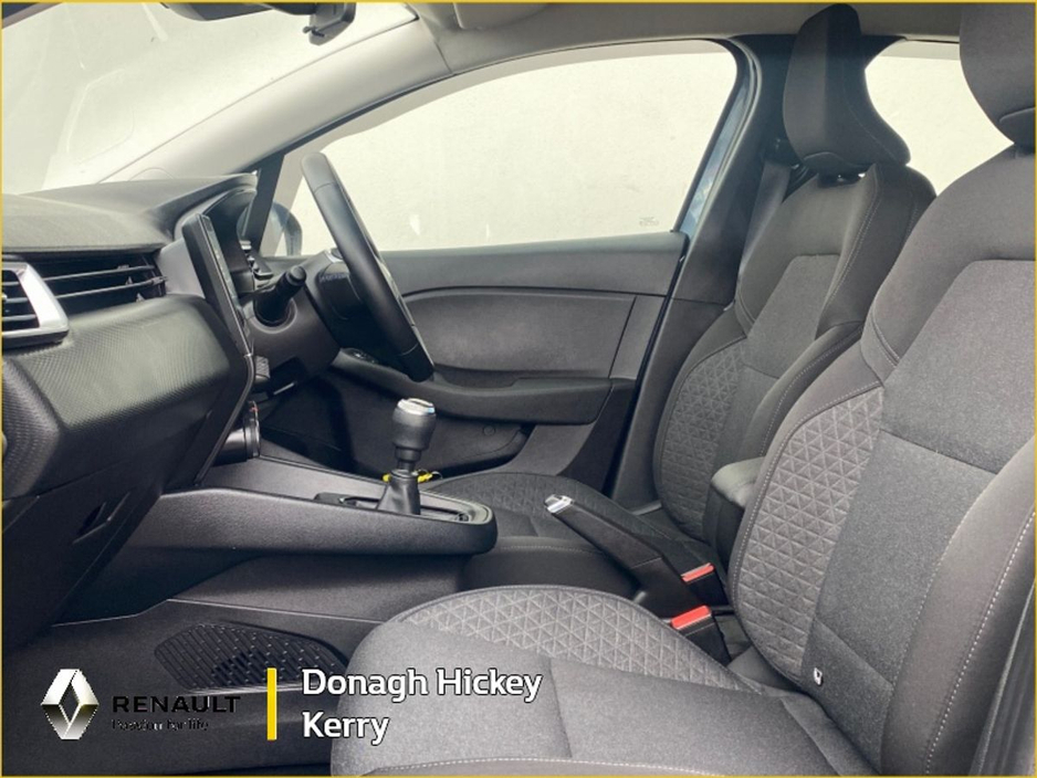 2022 Renault Clio - image 5