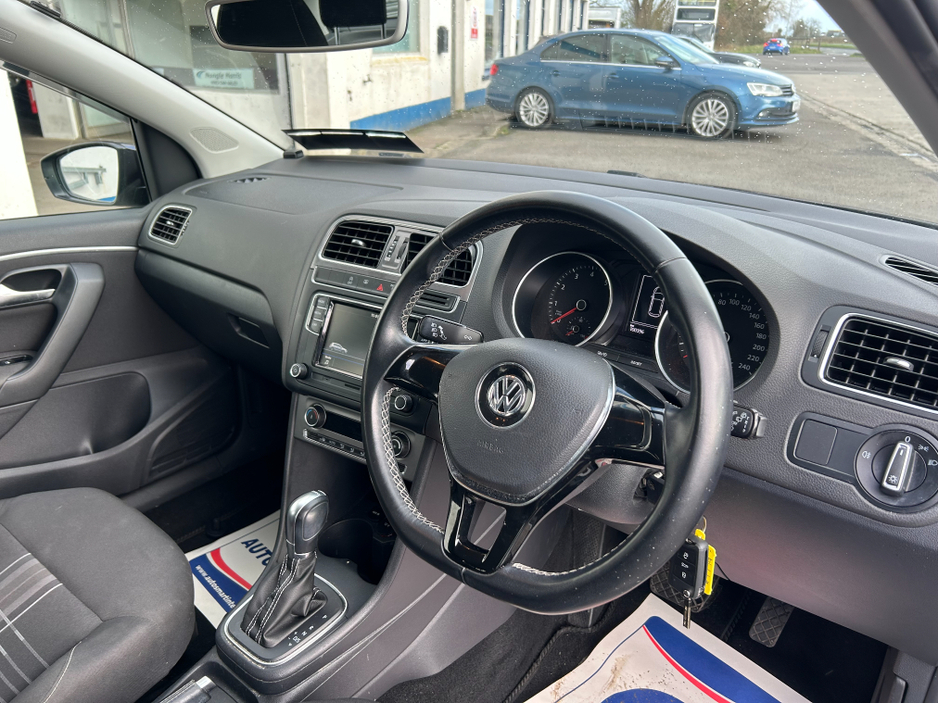 2015 Volkswagen Polo - image 4