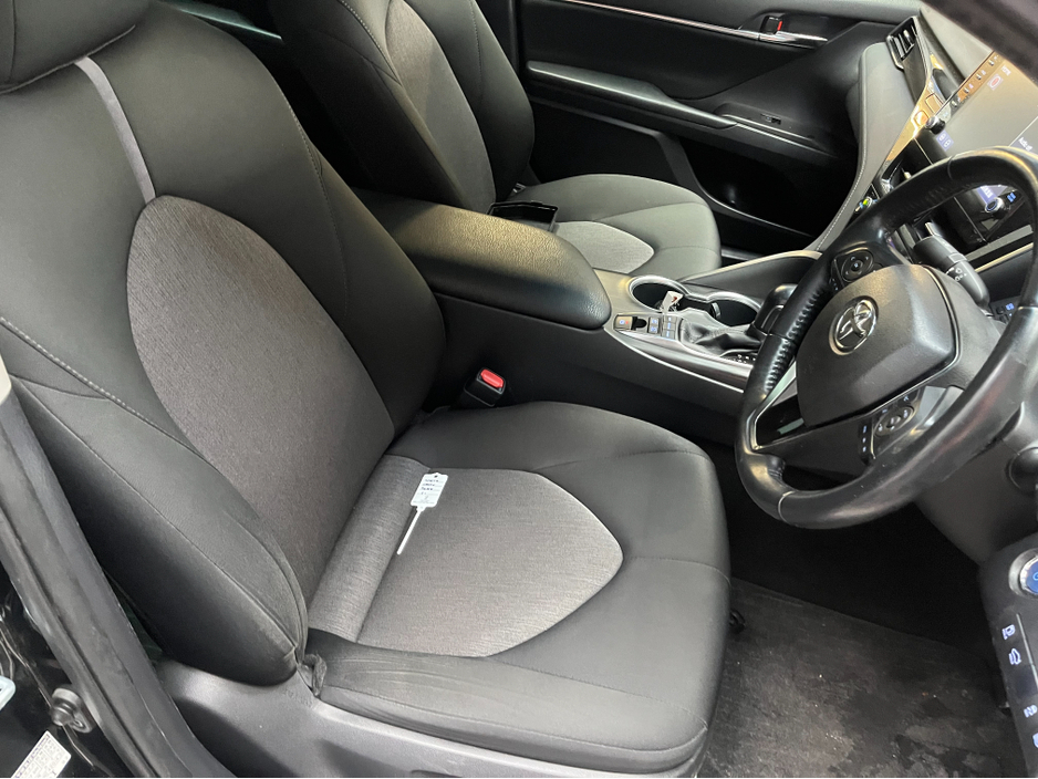 2021 Toyota Camry - image 10