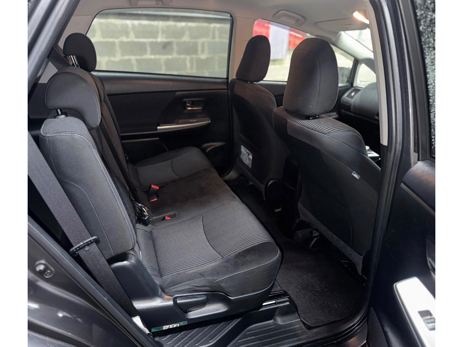 2020 Toyota Prius - image 10