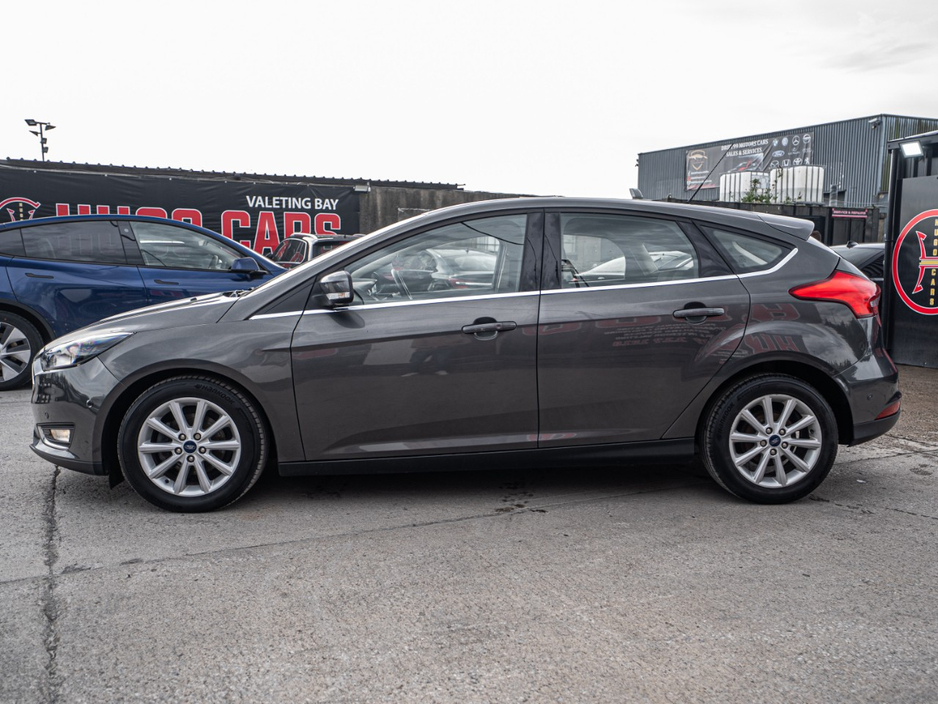 2016 Ford Focus - image 18