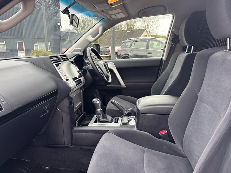 2024 Toyota Landcruiser - image 6