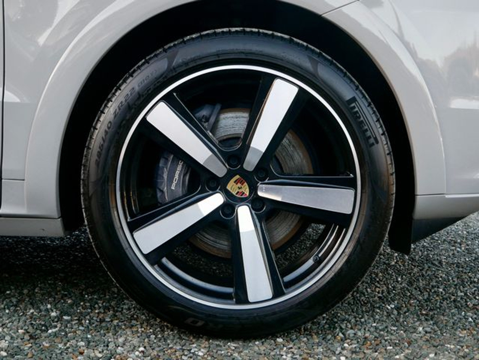 2024 Porsche Cayenne - image 15