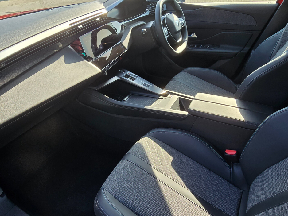 2025 Peugeot 408 - image 13
