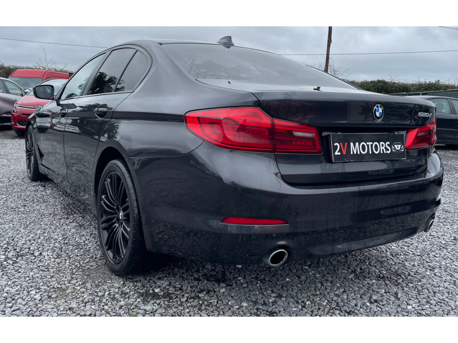 2019 BMW 5 Series - image 6