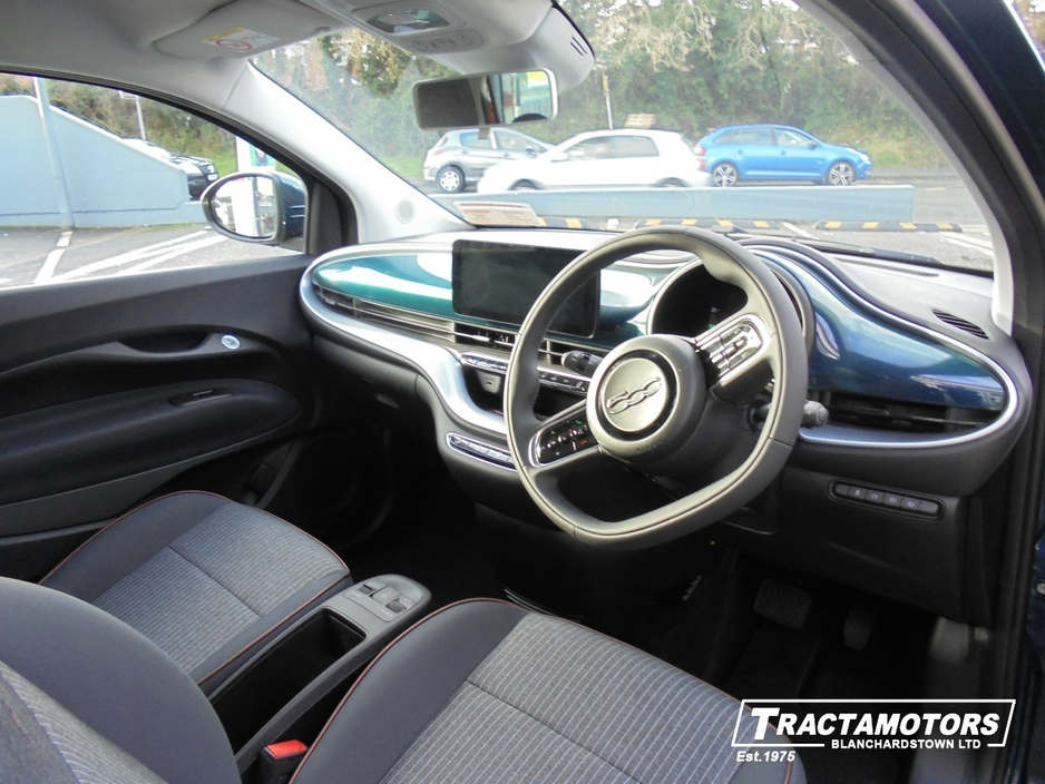 2025 Fiat 500e - image 4