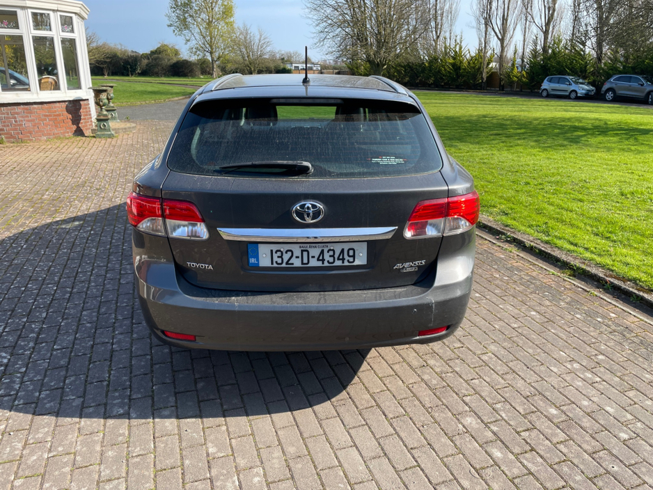 2013 Toyota Avensis - image 5