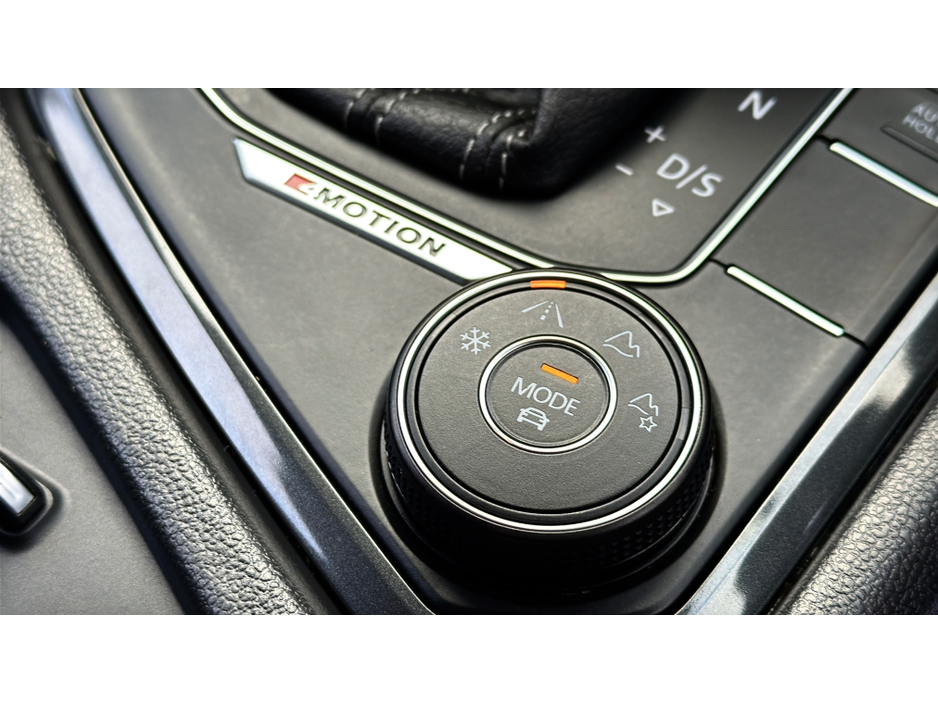 2018 Volkswagen Tiguan - image 28