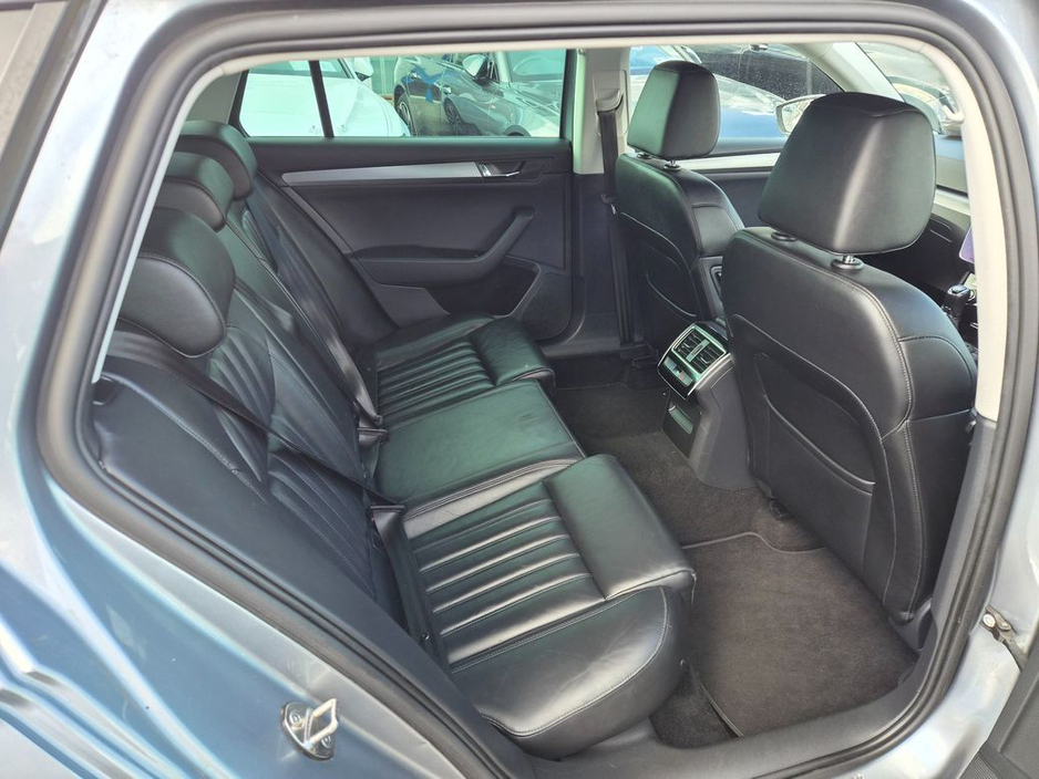 2019 Skoda Superb - image 9