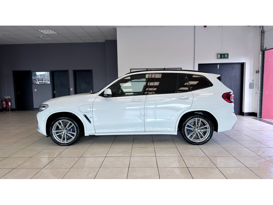 2021 BMW X3 - image 17
