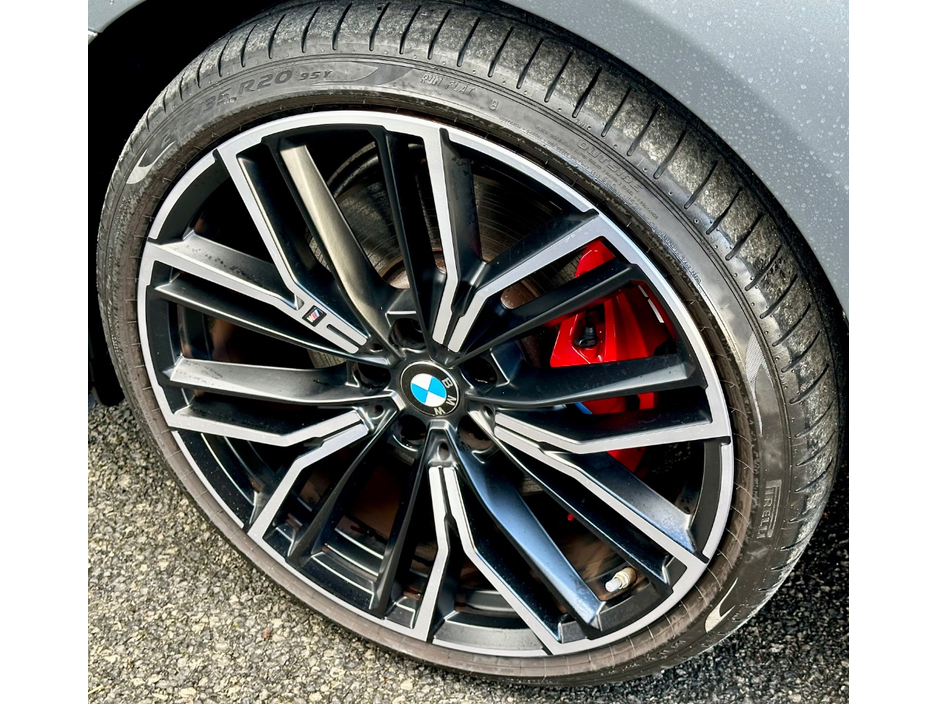 2023 BMW 5 Series - image 9