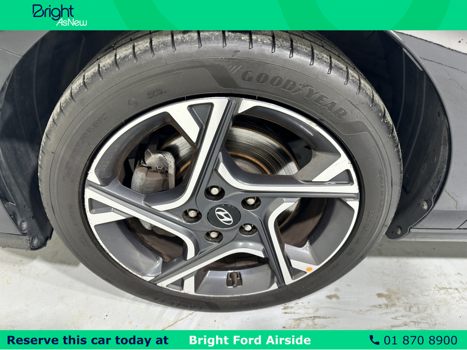 2021 Hyundai i30 - image 12