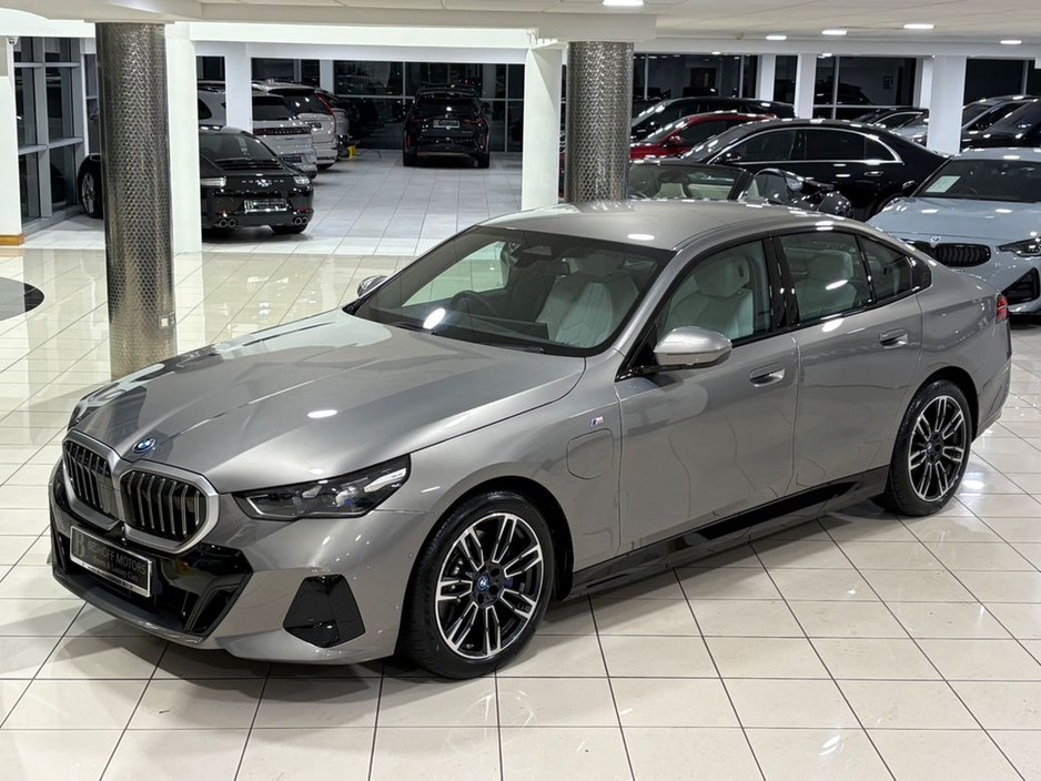 2025 BMW 5 Series 530e M-SPORT=IVORY INTERIOR//AS NEW//D REG=2 YEAR BMW WARRANTY=TAILORED FINANCE PACKAGES AVAILABLE=TRADE IN’S WELCOME €64,995