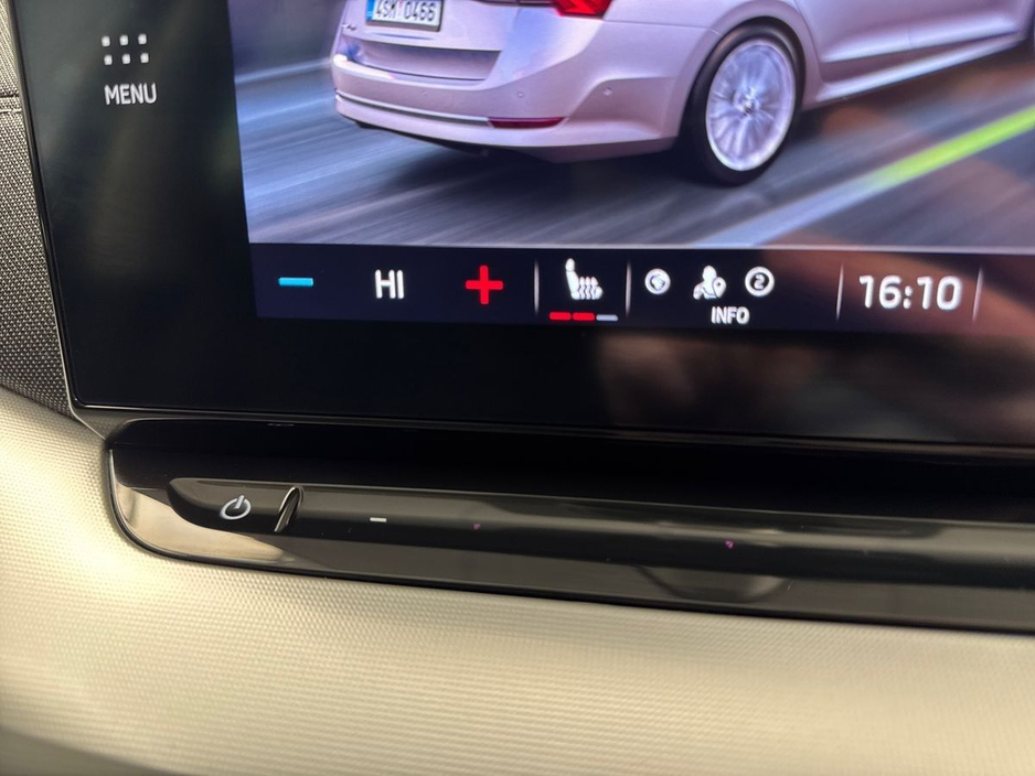 2023 Skoda Octavia - image 20