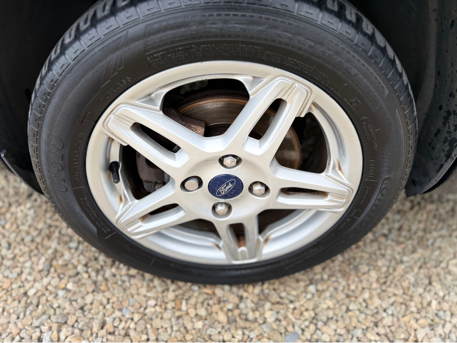 2013 Ford Fiesta - image 12