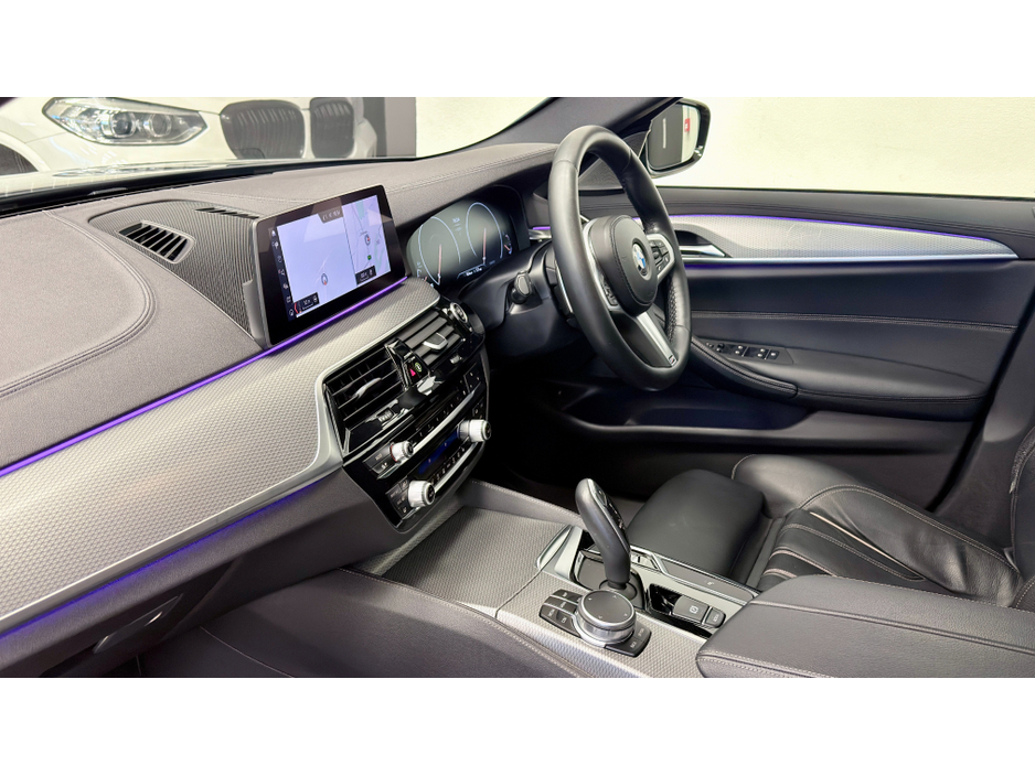 2019 BMW 5 Series - image 10