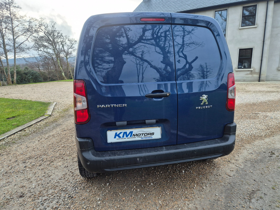 2020 Peugeot Partner - image 4