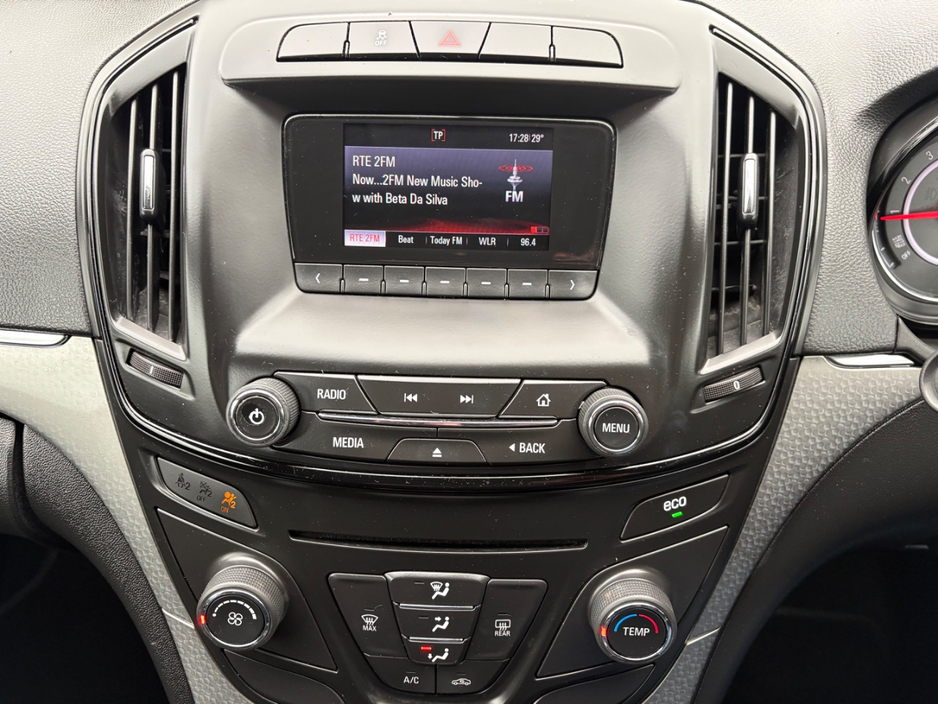 2014 Opel Insignia - image 18