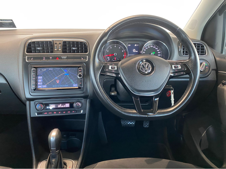 2017 Volkswagen Polo - image 9