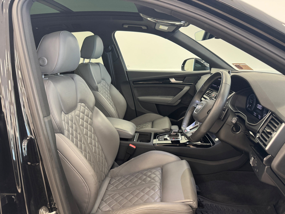 2025 Audi Q5 50 TFSI e 299HP S tronic quattro S Line €61,950