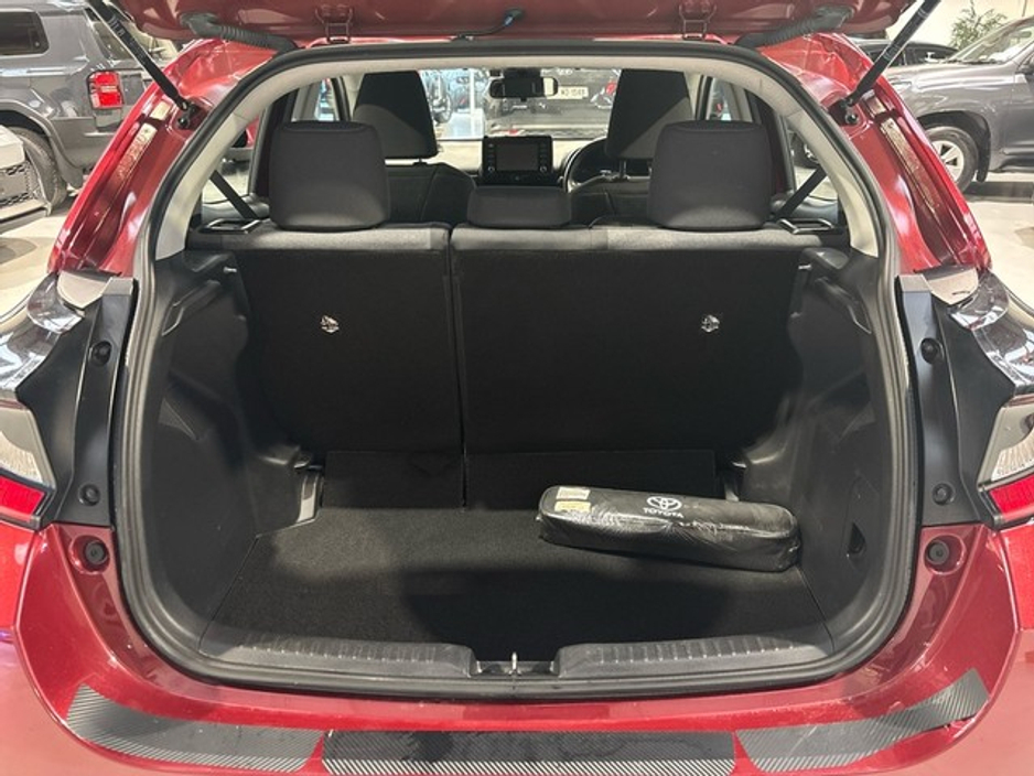 2021 Toyota Yaris - image 10