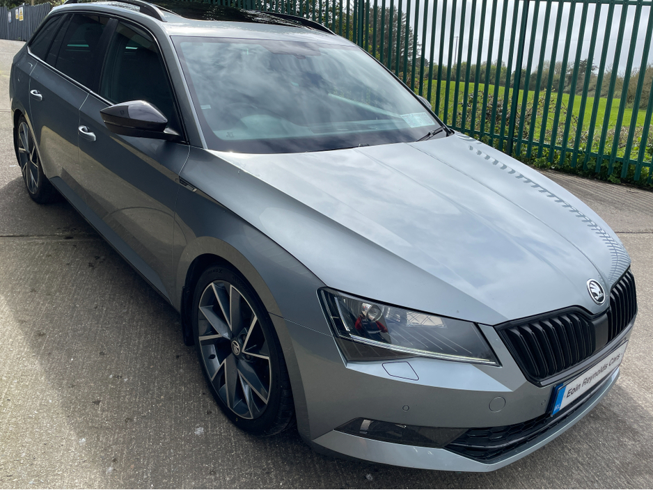 2018 Skoda Superb - image 2
