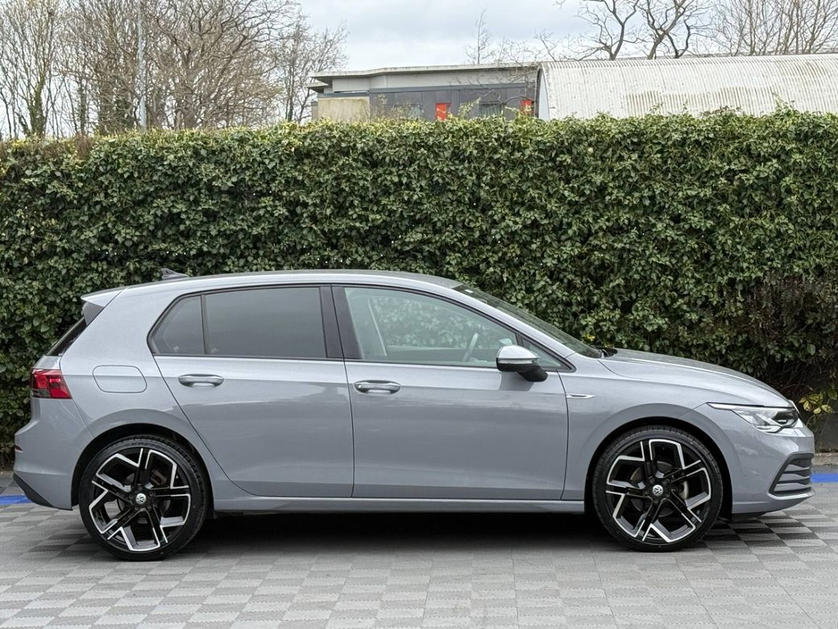 2023 Volkswagen Golf - image 2